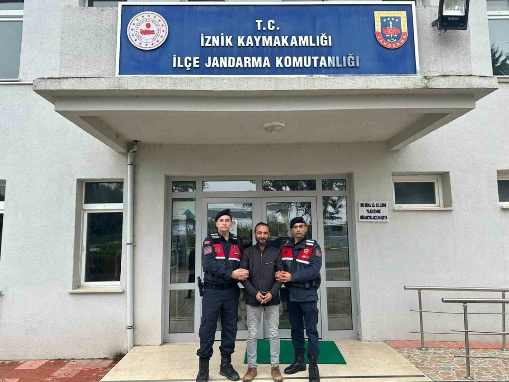 BURSA’NIN İZNİK İLÇESİNDE KAÇAK KAZI YAPAN 5 KİŞİ JANDARMANIN YAPTIĞI