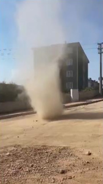Bursa’da meydana gelen hortum korkuttu BURSA’NIN İNEGÖL İLÇESİNDE MEYDANA GELEN HORTUM VATANDAŞLARI KORKUTTU, O ANLAR