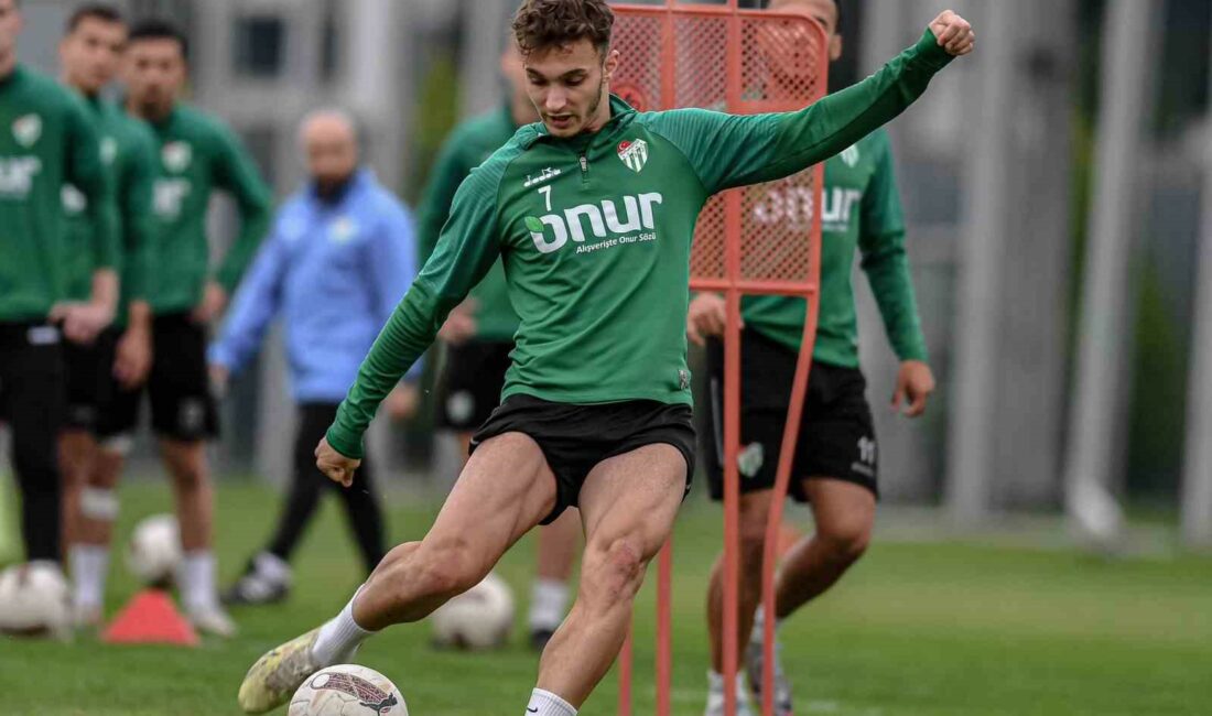 BURSASPOR BUGÜN BASINA KAPALI YAPILAN İDMANDA TAKTİK ÇALIŞTI.