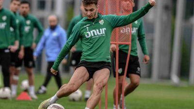 BURSASPOR BUGÜN BASINA KAPALI YAPILAN İDMANDA TAKTİK ÇALIŞTI.