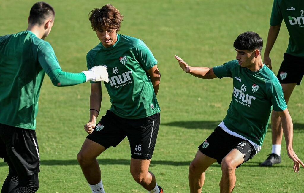 Bursaspor’da Serik Belediyespor maçı hazırlıkları tamamlandı BURSASPOR'DA SERİK BELEDİYESPOR MAÇI HAZIRLIKLARI YAPILAN İDMANLA TAMAMLANDI.