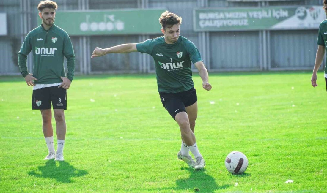 Bursaspor’da Ankara Demirspor maçı hazırlıkları bugün yapılan idmanla devam etti.