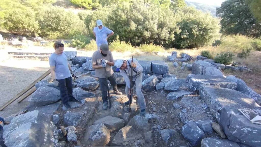 BUÜ’lü akademisyenin projesi Priene’nin inanç turizmine katkısını artıracak BURSA ULUDAĞ ÜNİVERSİTESİ (BUÜ) FEN-EDEBİYAT FAKÜLTESİ ARKEOLOJİ BÖLÜMÜ ÖĞRETİM ÜYESİ