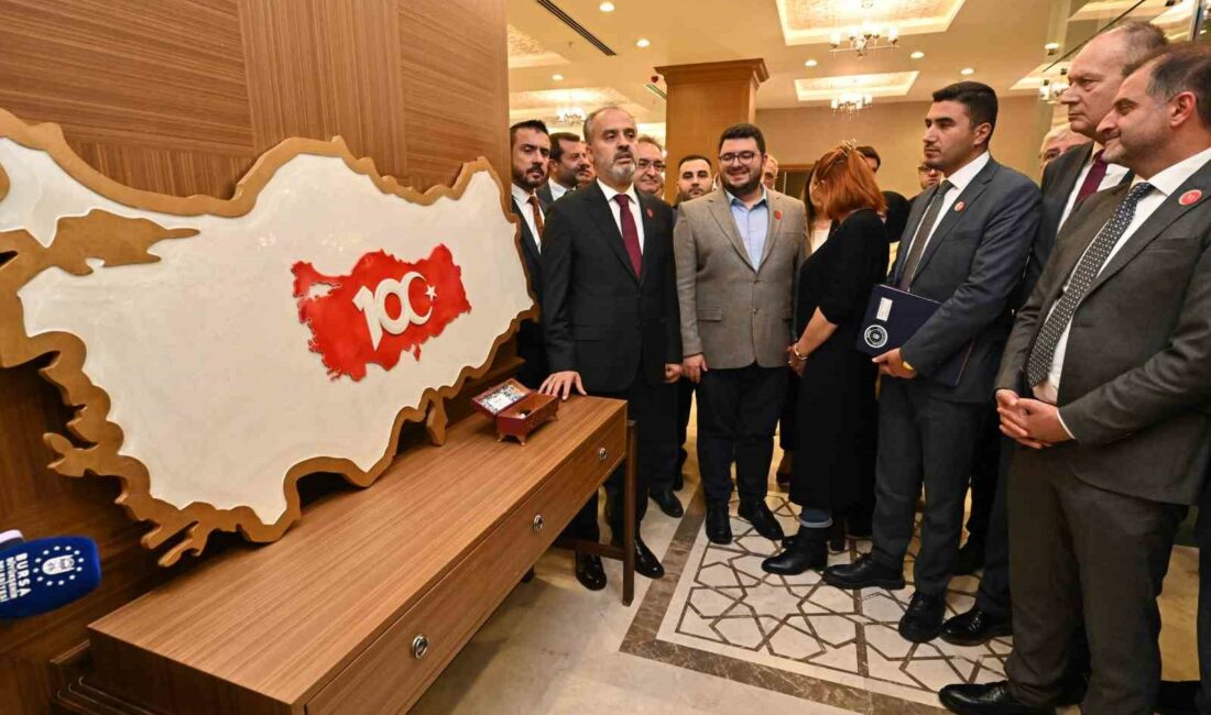 BURSA BÜYÜKŞEHİR BELEDİYE BAŞKANI ALİNUR AKTAŞ VE MECLİS ÜYELERİ, CUMHURİYET’İN