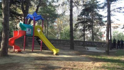 Bursa’da bir kadın, çocuk parkında asılı halde bulundu.