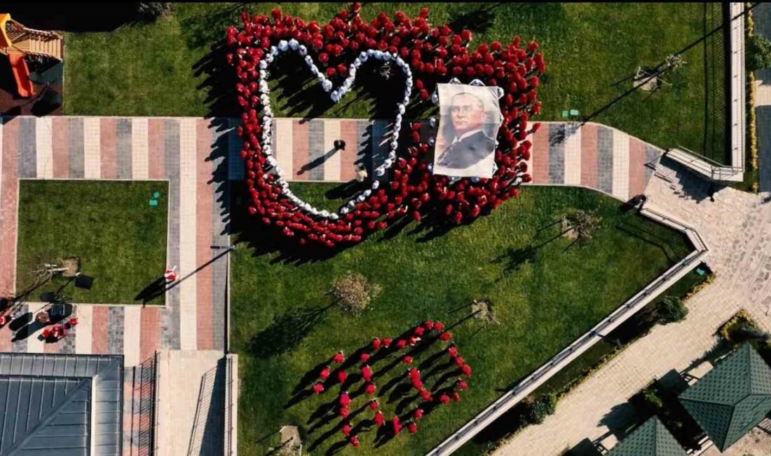 Cumhuriyetin 100. yıl koreografisi mest etti GÜRSU'DA LATİF DÖRTÇELİK MESLEKİ VE TEKNİK ANADOLU LİSESİ ÖĞRENCİLERİNİN HAZIRLADIĞI