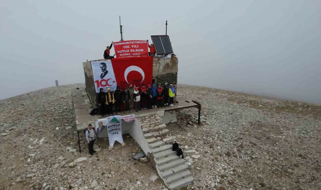 Cumhuriyet’in 100. yılında Uludağ’ın zirvesine tırmandılar YILLAR BOYUNCA AY YILDIZLI FORMA İLE TÜRKİYE’Yİ BAŞARIDAN BAŞARIYA KOŞTURAN,