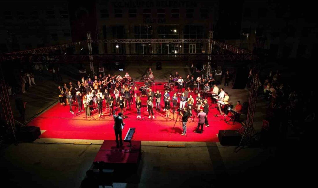 NİLÜFER BELEDİYESİ’NİN, BURSALI MÜZİSYENLERİN KATILIMIYLA OLUŞTURDUĞU DEV ORKESTRA, CUMHURİYET’İN 100.