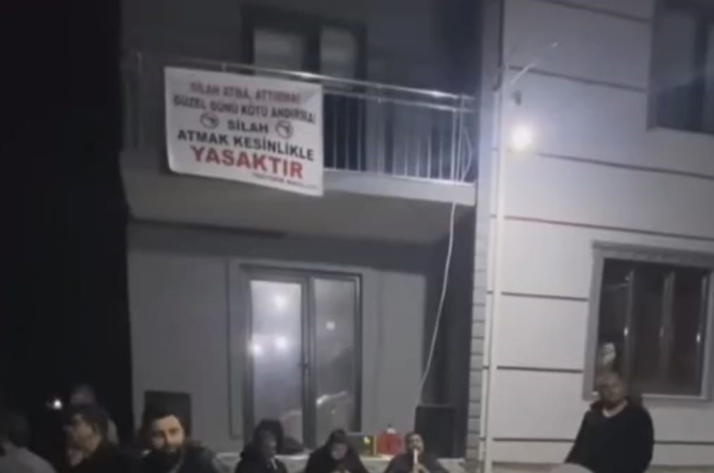 Eğlencede tabancayla ateş açıp sosyal medyada yayınladı BURSA'NIN İNEGÖL İLÇESİNİN BİR KIRSAL MAHALLESİNDE MEYDANA GELEN OLAYDA EĞLENCEDE