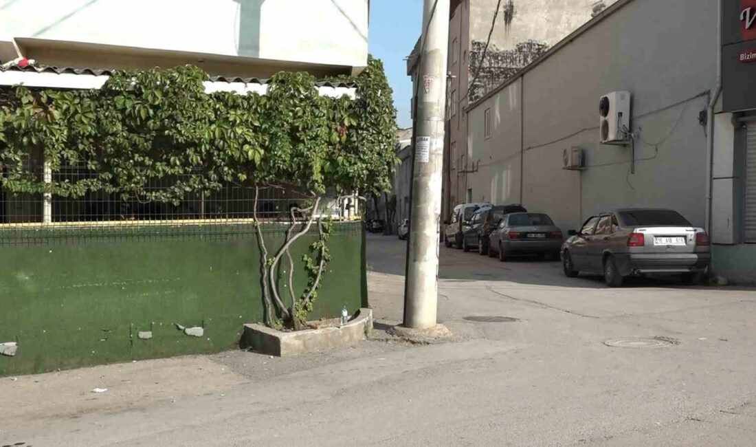 Bursa’da bir kişi eski ev sahibini öldürdü Bursa'nın Yıldırım ilçesinde bir kişi, daha önce kendisini oturduğu evden