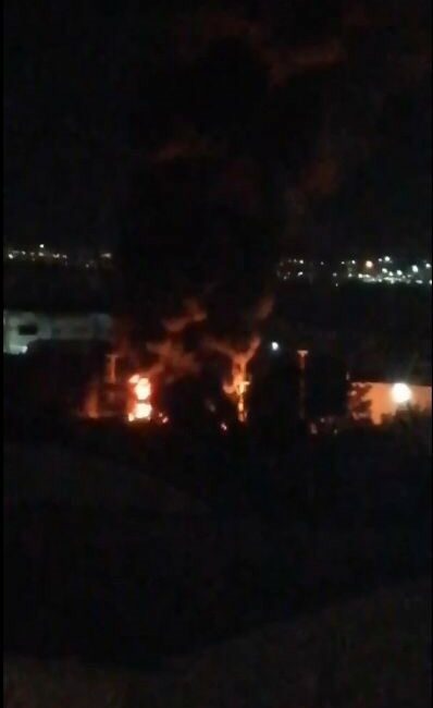 Bursa’da fabrika yanında bulunan plastik geri dönüşüm malzemelerinin tutuşmasıyla çıkan