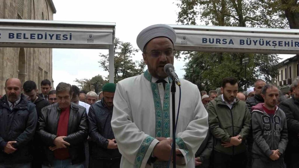 Filistin’de hayatını kaybedenler için gıyabi cenaze namazı kılındı İSRAİL’İN GAZZE’DE BULUNAN EL-EHLİ BAPTİST HASTANESİ’NE YAPTIĞI SALDIRININ ARDINDAN DİYANET