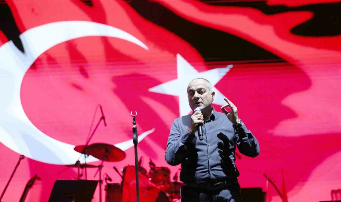 Gemlik’te Cumhuriyet coşkusu cadde ve meydanlara sığmadı CUMHURİYETİN 100. YILI GEMLİK’TE ÇEŞİTLİ ETKİNLİKLERLE KUTLANDI. ON BİNLERCE GEMLİKLİ