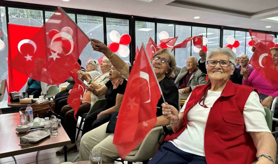 Huzurevinde Cumhuriyet coşkusu NİLÜFER BELEDİYESİ İNCİ VE TANER ALTINMAKAS HUZUREVİ SAKİNLERİ İLE İZZET