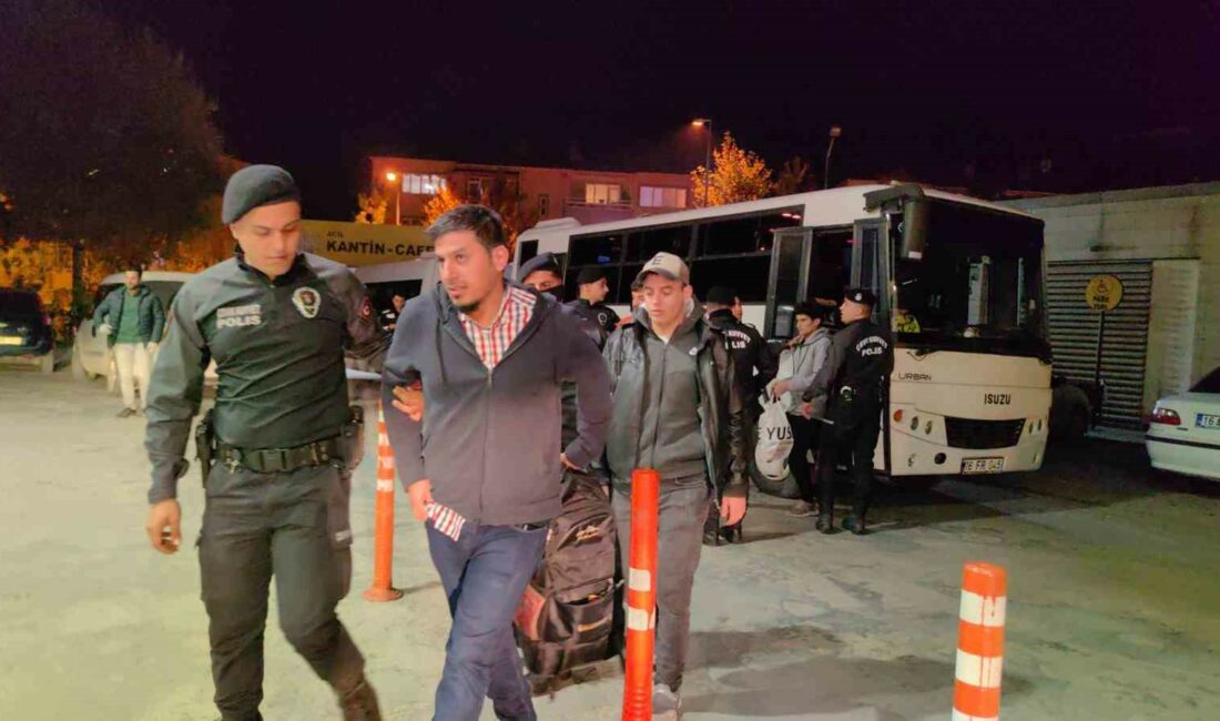 İnegöl’de 20 kaçak göçmen yakalandı Bursa’nın İnegöl Emniyet Müdürlüğü ekiplerince yapılan operasyonda 20 kaçak göçmen