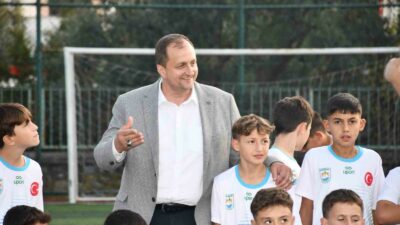 İZNİK BELEDİYE BAŞKANI KAĞAN MEHMET USTA BELEDİYESPOR KULÜBÜNE BAĞLI KURSLARDA