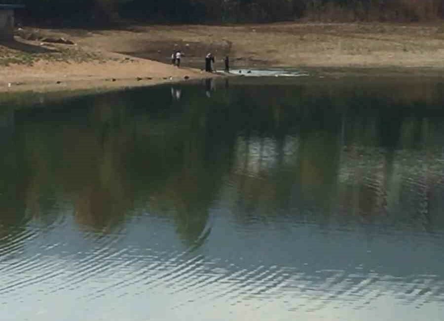 Bursa’da kız kardeşler boğulmaktan son anda kurtuldu Bursa’nın İnegöl ilçesi Yeniceköy Göleti’nde elleriyle balık yakalamak isterken gölete