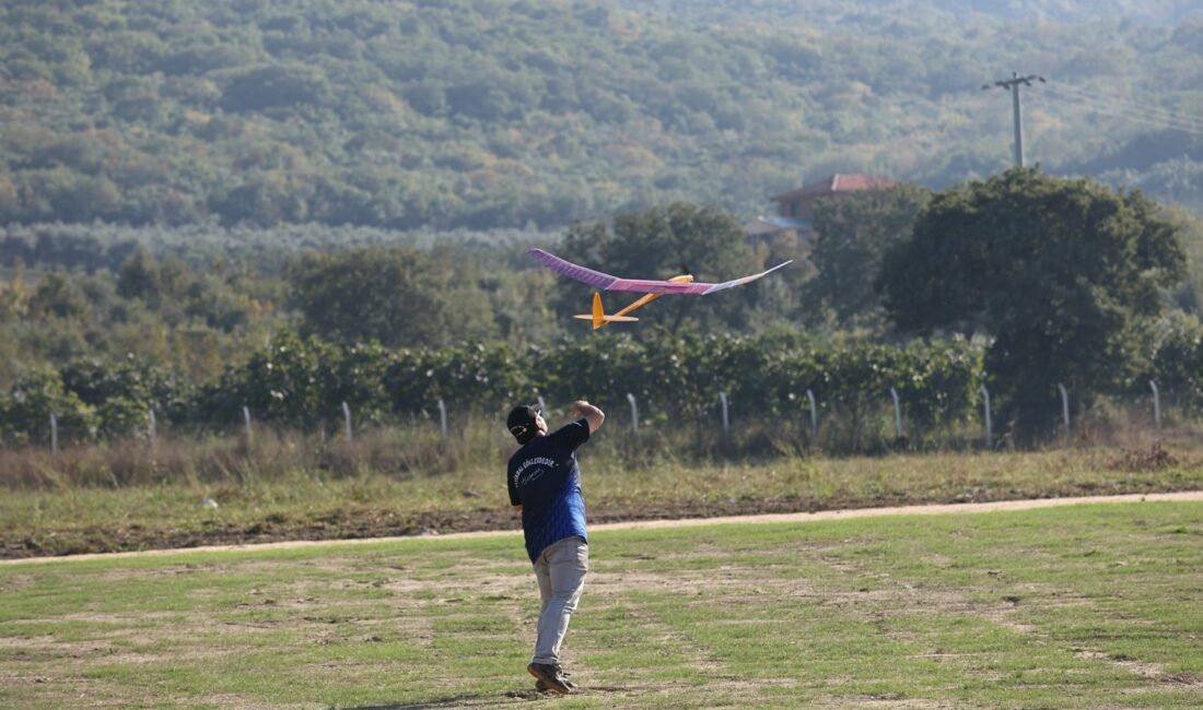 Model uçaklar Fadıllı semalarında yarıştı NİLÜFER BELEDİYESİ FADILLI HAVACILIK VE DOĞA SPORLARI MERKEZİ, TÜRKİYE HAVA
