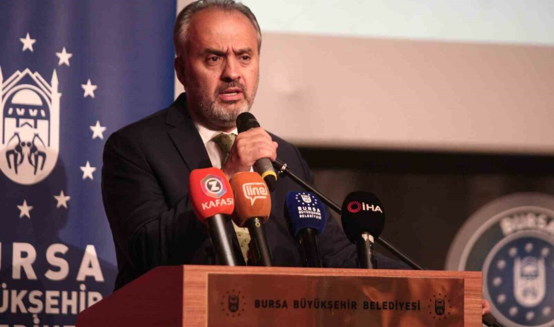 PANELİN AÇILIŞ KONUŞMASINI YAPAN BURSA BÜYÜKŞEHİR BELEDİYE BAŞKANI ALİNUR AKTAŞ