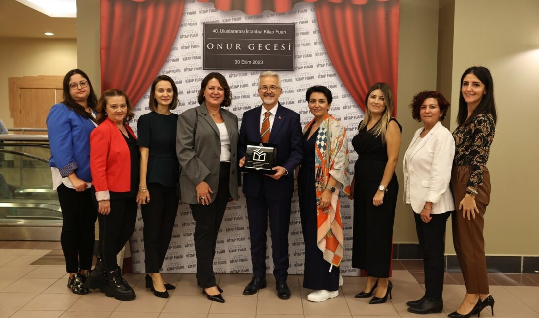 Nilüfer’de okuma kültürüne verilen katkı ödüllendirildi NİLÜFER BELEDİYESİ, KÜTÜPHANELER VE YAZI EVİ HİZMETLERİYLE TÜRKİYE YAYINCILAR BİRLİĞİ