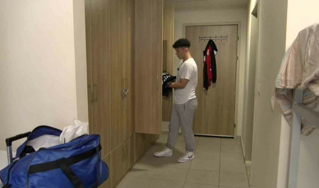 Bursa’da depremzedelere yuva olan yurtlara öğrenciler yerleşmeye başladı Bursa’da bulunan 7’si kız, 3’ü erkek ve 2’si karma olmak