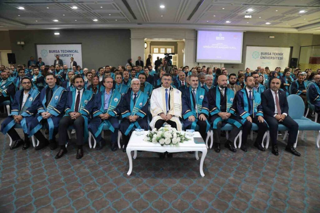 Rektör Çağlar: “Ne kadar sahadaysak o kadar güçlüyüz” BURSA TEKNİK ÜNİVERSİTESİ (BTÜ) 2023-2024 EĞİTİM ÖĞRETİM YILI GÜZ YARIYILI
