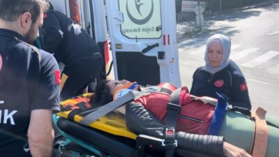 Bursa’da seyir halindeki motosiklet, karşı şeritten hatalı dönüş yapan otomobilin