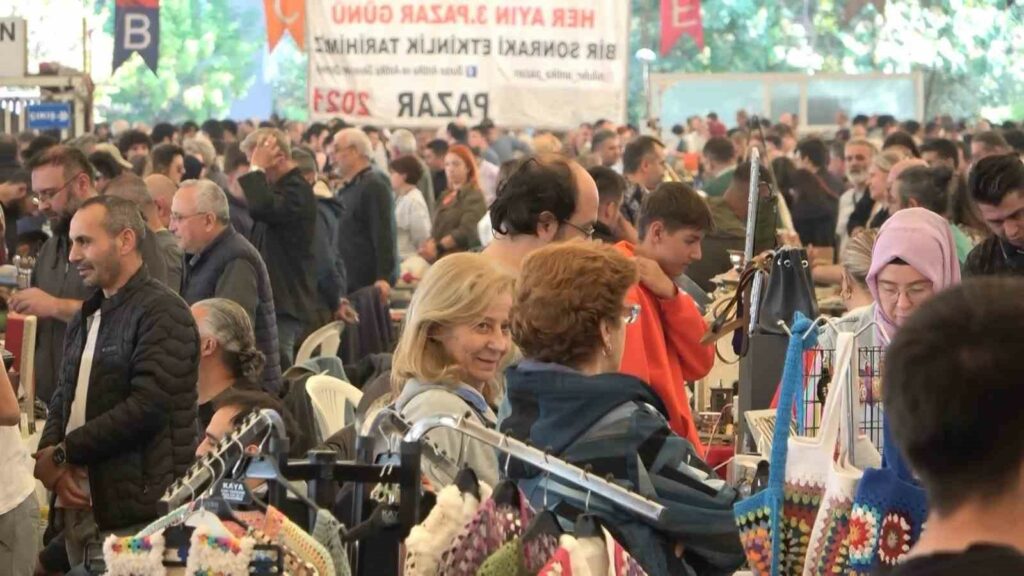 Türkiye’nin dört bir yanından antikacı Bursa’da buluştu TÜRK ANTİKA DÜNYASI, BURSA'DA KURULAN PAZARDA BULUŞTU.