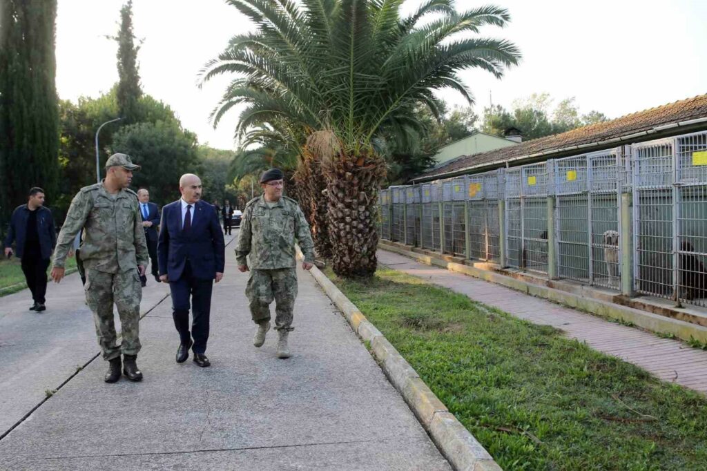 Vali Demirtaş askeri harayı ziyaret etti BURSA VALİSİ MAHMUT DEMİRTAŞ GEMLİK ASKERİ HARA OLARAK BİLİNEN ASKERİ