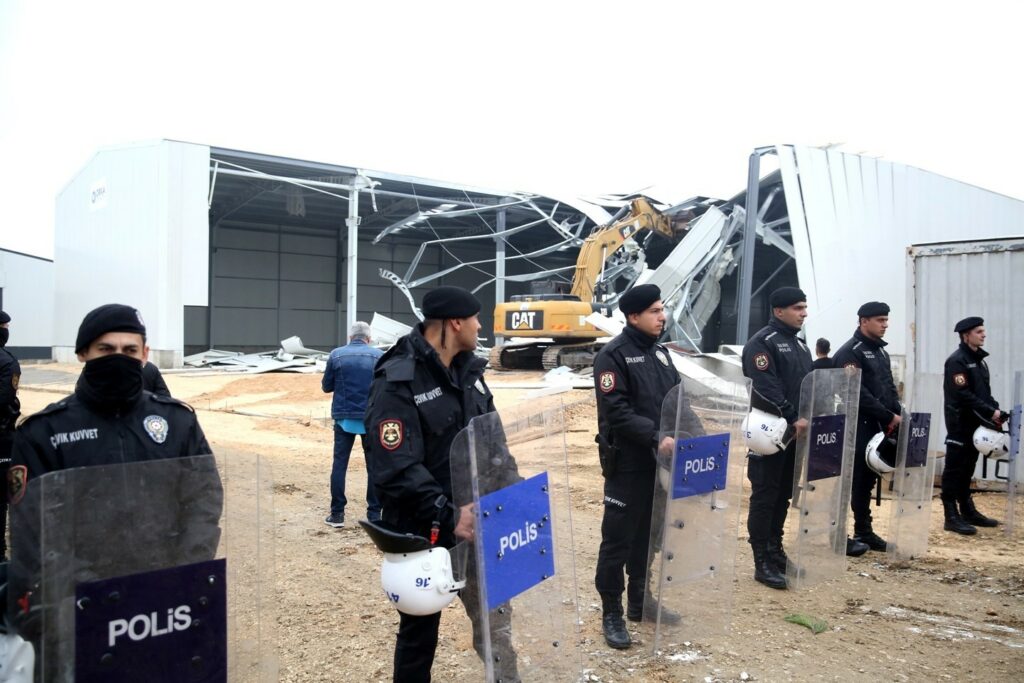 NİLÜFER BELEDİYESİ YAYLACIK’TA TARIM ALANINA İMARA AYKIRI ŞEKİLDE YAPILAN KAÇAK