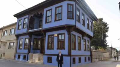 YENİŞEHİR BELEDİYESİ, YÖREYE HAS MİMARİ ÖZELLİKLER TAŞIYAN TARİHİ KONAKLARI KAMULAŞTIRIP,