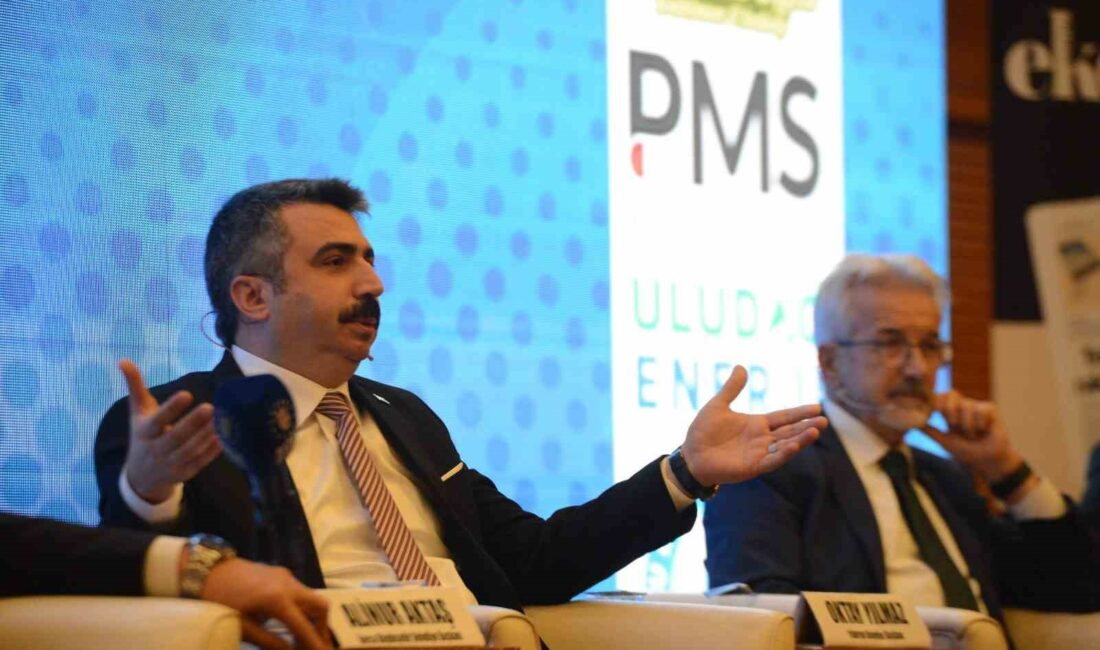 Yıldırım Belediyesi’nden 33 bin 535 kişiye yeni iş BURSA İSTİHDAM ZİRVESİ’NDE KONUŞAN YILDIRIM BELEDİYE BAŞKANI OKTAY YILMAZ, GÖREVE