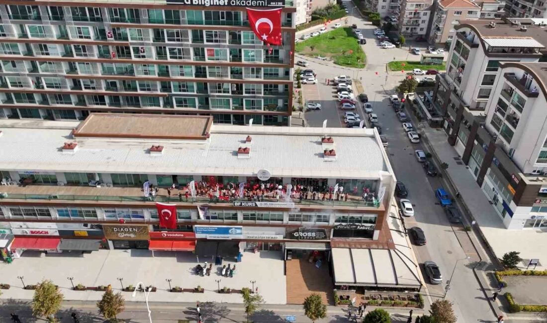 10 katlı iş merkezinin yanmadan önceki görüntüleri ortaya çıktı BURSA’NIN NİLÜFER İLÇESİNE BAĞLI ÖZLÜCE MAHALLESİ AHMET TANER KIŞLALI BULVARI’NDA