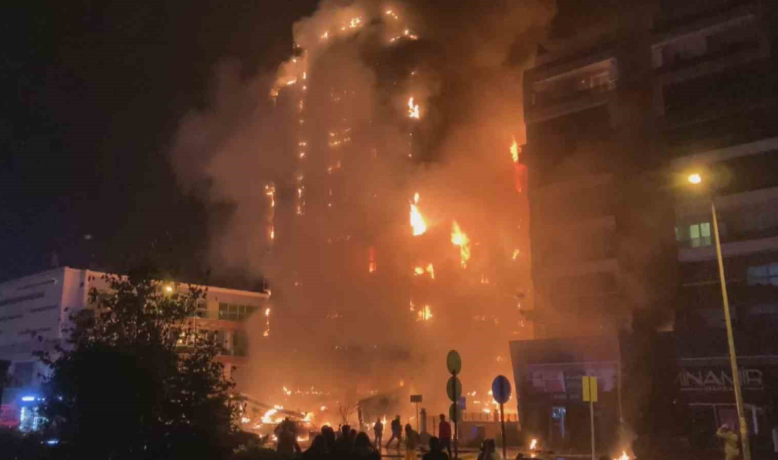 Bursa’da 10 katlı işyeri alevlere teslim oldu BURSA’NIN NİLÜFER İLÇESİNE BAĞLI ÖZLÜCE MAHALLESİ AHMET TANER KIŞLALI BULVARI’NDA
