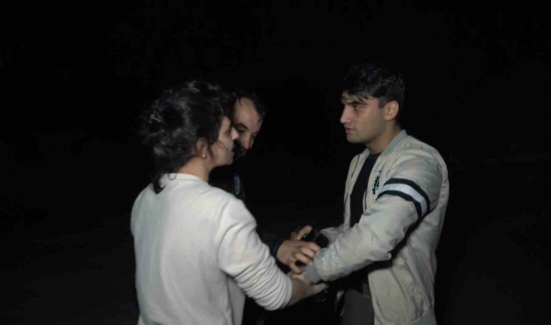 BURSA’DA KADIN SÜRÜCÜ ARACIYLA REFÜJE UÇTU. KENDİ İMKANLARIYLA ARAÇTAN ÇIKAN