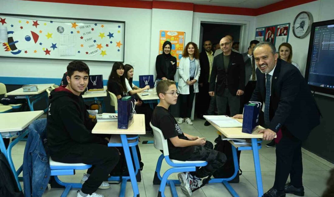 BURSA BÜYÜKŞEHİR BELEDİYE BAŞKANI ALİNUR AKTAŞ, BİR KOLEJİN ÖĞRENCİLERİYLE BULUŞTUĞU