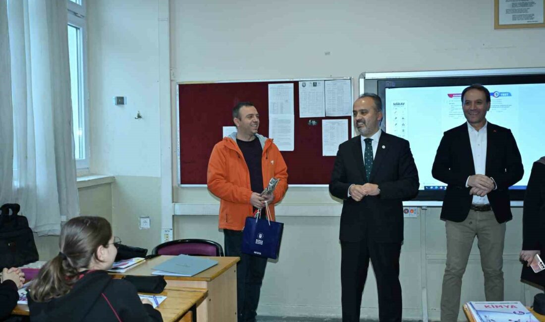 BURSA BÜYÜKŞEHİR BELEDİYE BAŞKANI ALİNUR AKTAŞ, BURSA KIZ LİSESİ’NDE ÖĞRENCİLERLE