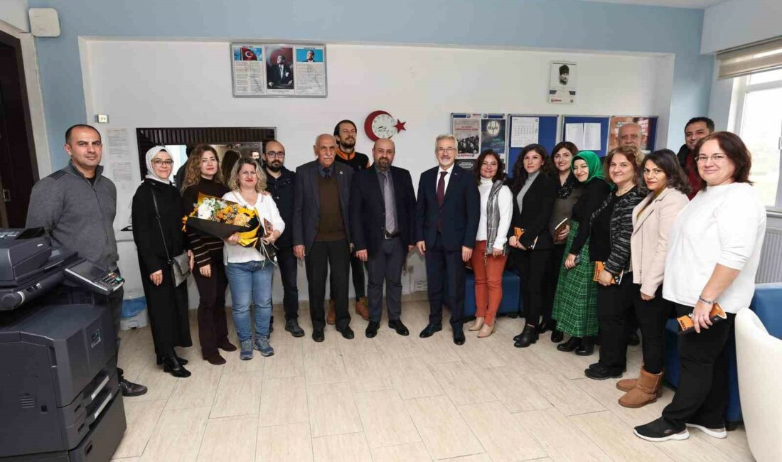 Başkan Erdem: “Öğretmenlerimize minnettarız” NİLÜFER BELEDİYE BAŞKANI TURGAY ERDEM, GELECEK NESİLLERİN NİTELİKLİ BİR ŞEKİLDE