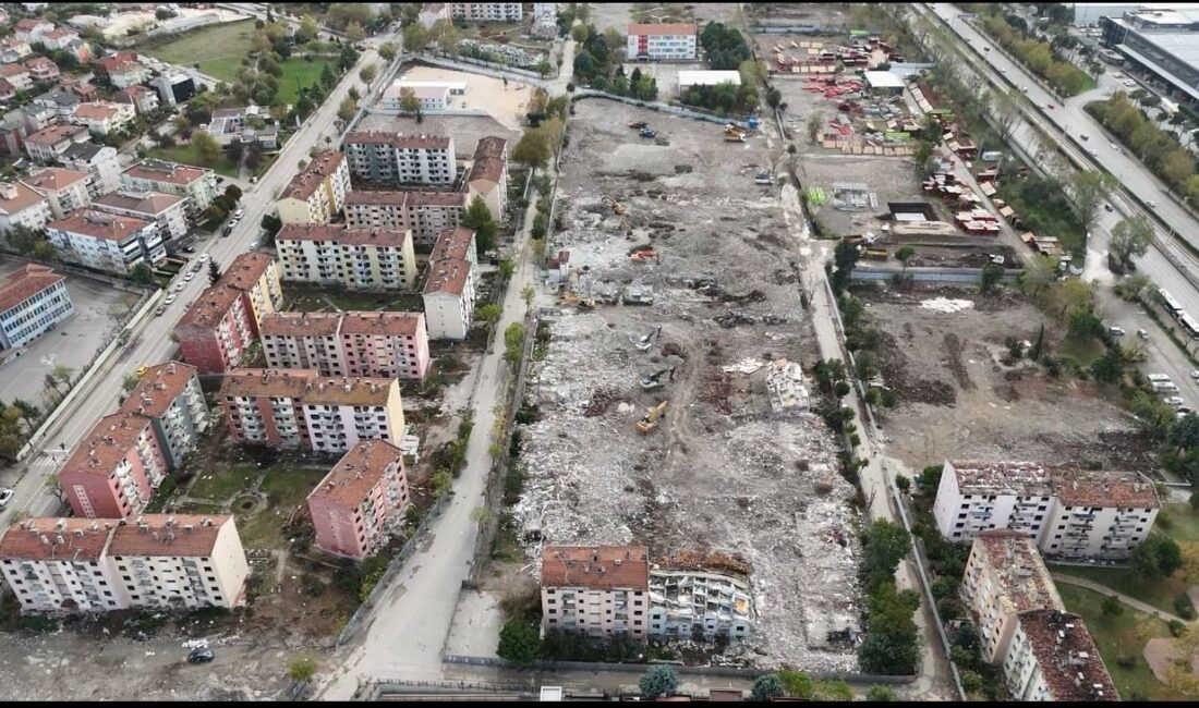 Binlerce insan göz göre göre ölecekti…İyi ki kentsel dönüşüme girmiş 1050 KONUTLARDA DÖNÜŞÜM ÇERÇEVESİNDE BİNALARIN BÜYÜK KISMI YIKILDI