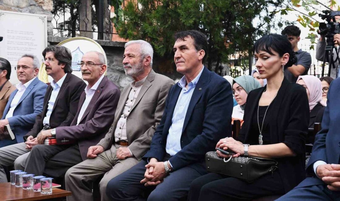 Bu kütüphanede 700 yıllık şiir mirası var OSMANGAZİ BELEDİYESİ İÇİNDE BURSA’NIN 700 YILLIK ŞİİR GEÇMİŞİNİ ANLATAN KÜTÜPHANEYİ