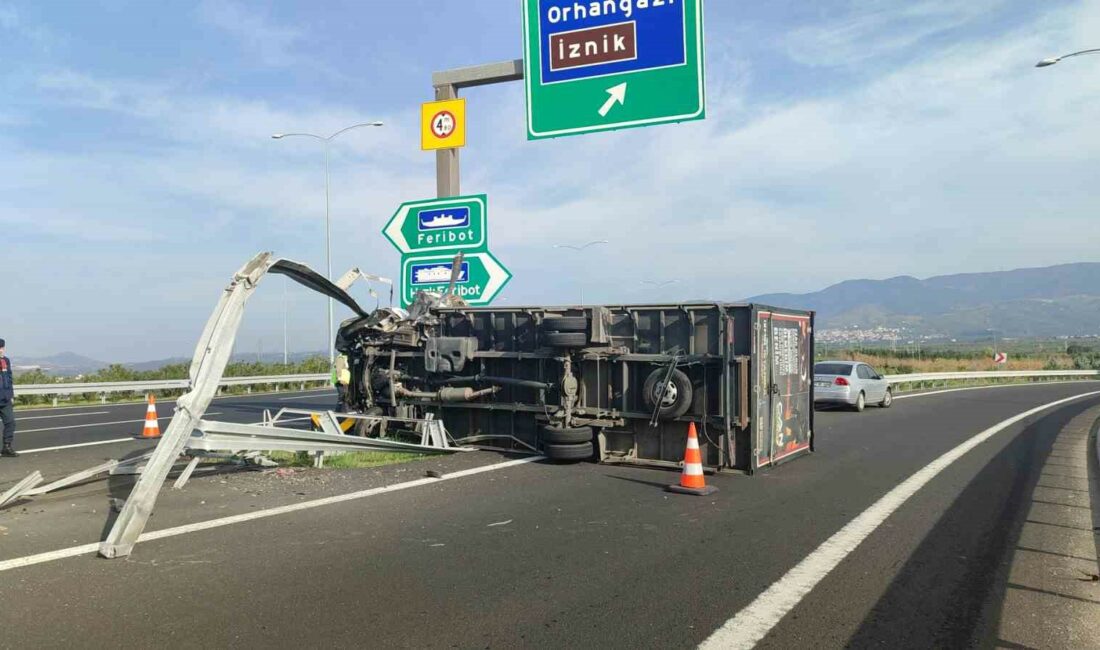 Bursa’da kamyonet bariyere saplandı GEBZE ORHANGAZİ İZMİR OTOLU ORHANGAZİ KAVŞAĞI ÇIKIŞINDA KONTROLDEN ÇIKAN BİR