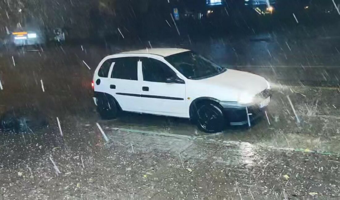 Bursa’da sağanak yağış ve dolu böyle görüntülendi BURSA’DA ETKİLİ OLAN SAĞANAK YAĞIŞ VE DOLU, VATANDAŞLARA ZOR ANLAR