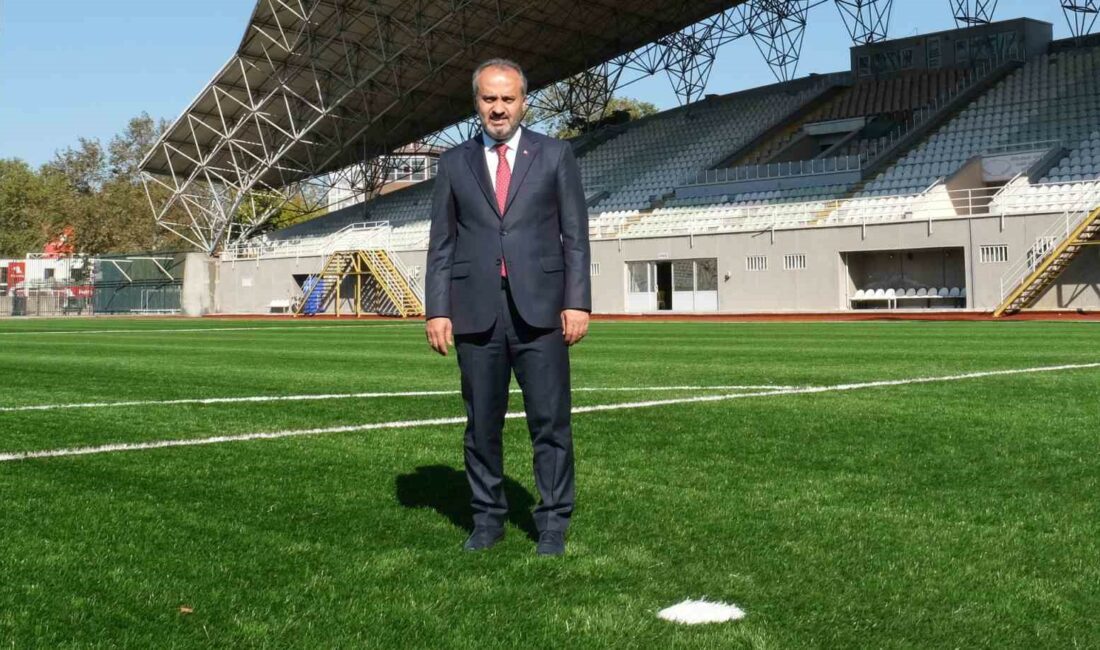Bursa’da saha ve zemin futbola elverişli hale geliyor BURSA’DA GENÇLERİ SPORA YÖNLENDİRMEK MAKSADIYLA KENTE YENİ YENİ SPOR TESİSLERİ