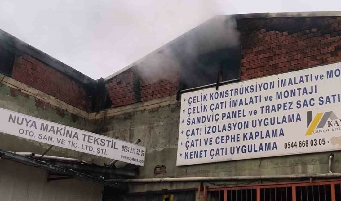 BURSA'DA TEKSTİL FABRİKASINDA ÇIKAN YANGIN KORKU DOLU ANLAR YAŞATTI. İTFAİYE