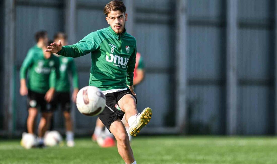 BURSASPOR'DA KIRKLARELİSPOR MAÇI HAZIRLIKLARI BUGÜN YAPILAN İDMANLA DEVAM ETTİ.