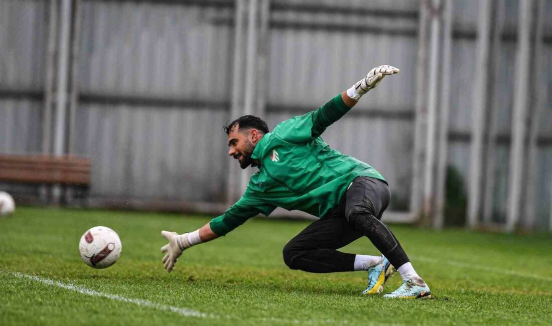 Bursaspor’da Kırklarelispor maçının taktik çalışması yapıldı BURSASPOR’DA, KIRKLARELİSPOR MAÇI HAZIRLIKLARI BUGÜN YAPILAN İDMANLA DEVAM ETTİ. YEŞİL-BEYAZLILAR