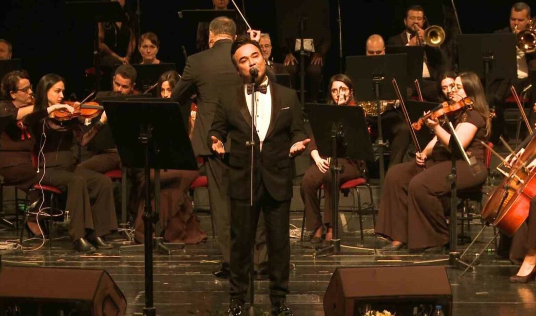 Bursa’da şarkılar Atatürk’ü anlattı Cumhuriyetin 100. yılı çerçevesinde düzenlenen gecede Mustafa Kemal Atatürk, ebediyete