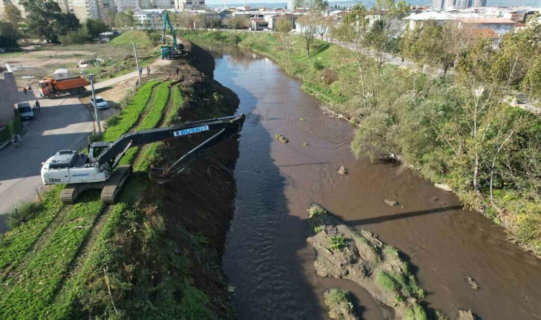 Dereler taşkın riskine karşı temizleniyor BURSA’YI DAHA SAĞLIKLI GELECEĞE TAŞIMAK AMACIYLA ALTYAPI HAMLELERİNİ ARA VERMEDEN