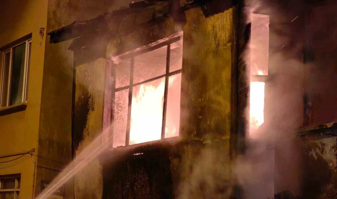 Devrilen ısıtıcıdan çıkan yangın evi küle çevirdi: 1 yaralı BURSA'NIN İNEGÖL İLÇESİ OSMANİYE MAHALLESİ’NDE BULUNAN 2 KATLI BİNA ALEV
