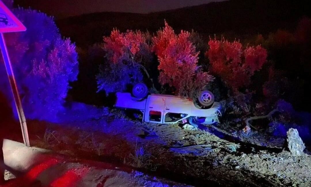 Direksiyon hakimiyetini kaybetti, tarlaya daldı: 1 ölü BURSA'NIN KESTEL İLÇESİNDE, DİREKSİYON HAKİMİYETİNİ KAYBEDEN SÜRÜCÜ TAKLA ATARAK ZEYTİNLİĞE